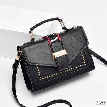 Chain shoulder bag