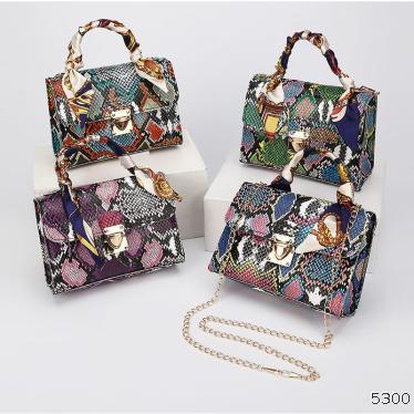  trendy personalized color snake pattern small square bag 2022 spring and summer new mini mobile phone bag chain strip Single Shoulder Messenger women's bag