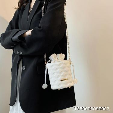  chain bag girl