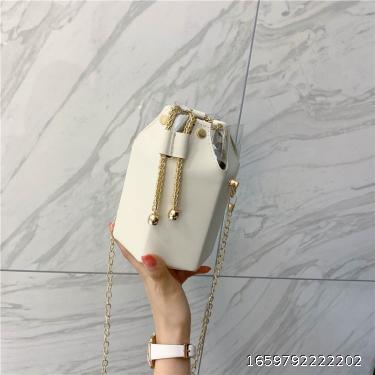 advanced sense small bag (female): New Korean version of western style chain bag in spring and summer 2020, fashionable and versatile, cross slung bucket bag, fashionable