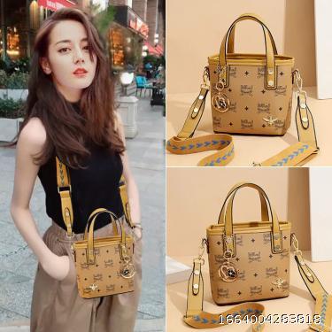 Bag Women's new cross body bag Large capacity Advanced sense Foreign student ins Versatile portable bag