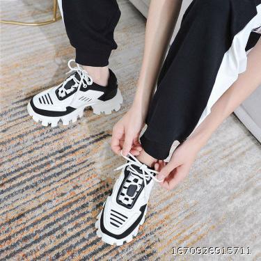 Sawtooth thick soled heightening sneakers Running shoes