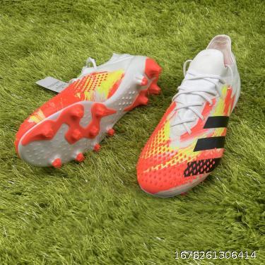 Football shoes