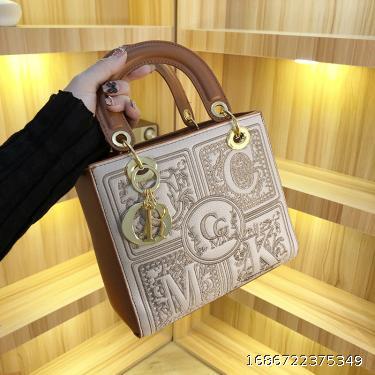 Handheld Crossbody Bag Fashionable Embroidery Advanced Feeling Small Square Bag