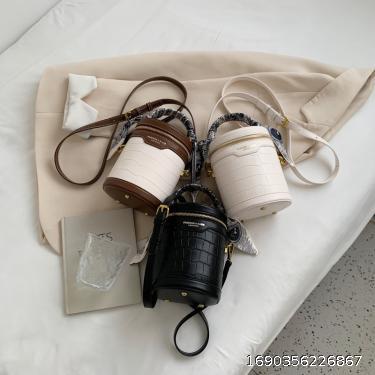 Crocodile Pattern Fashion Simple Handbag Personalized Chain Crossbody Bag