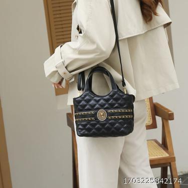 Handheld bag, women's autumn and winter small fragrant feng shui bucket bag, high-end feeling, foreign style crossbody bag, popular small square bag