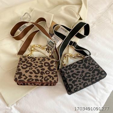 Retro and minimalist small square bag, fashionable and trendy leopard print casual crossbody bag, stylish chain single shoulder women's bag