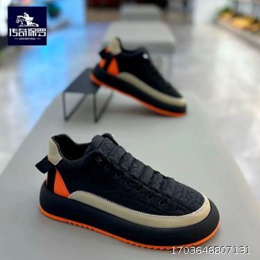 Autumn/Winter Seasonal Fashion and Leisure Lazy Man Kicks Embossed Splicing Set with Plush Casual Shoes for Men