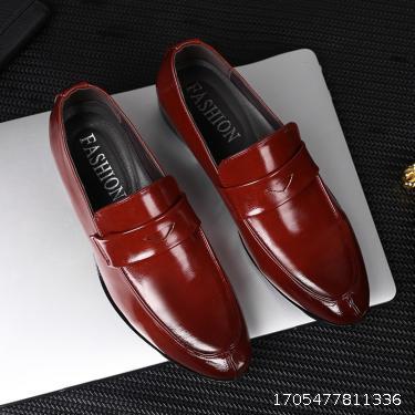 Men's loose fitting casual shoes