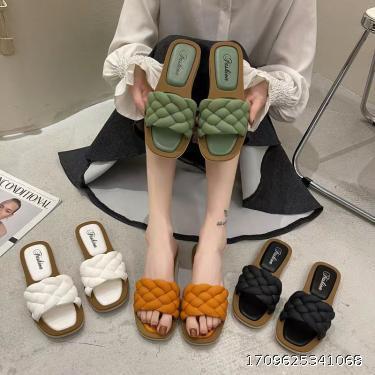 Anti slip thick soled slippers for women, flat bottomed one line slippers for beach wearing, versatile sandals for women