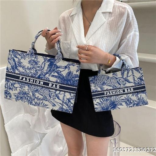 Personalized retro fashion large capacity westernized shoulder bag Women's minimalist summer printed handbag