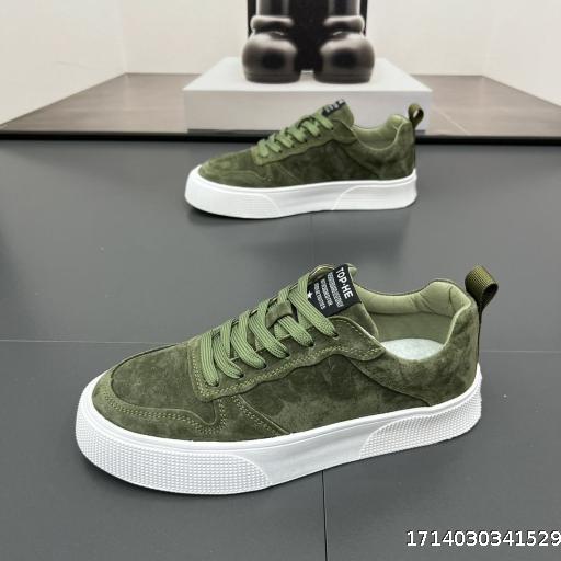 2024 New Autumn/Winter Suede Men's Shoes Trendy Versatile Lightweight Casual Sports Shoes Soft Sole Comfortable Board Shoes