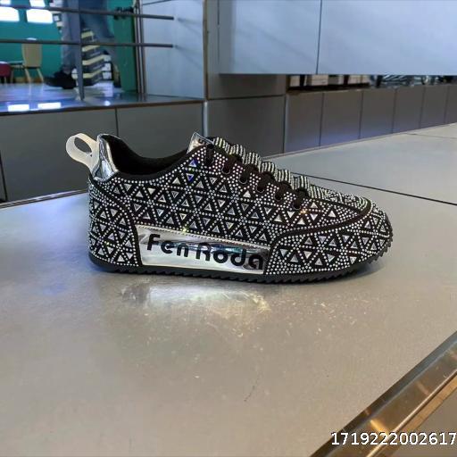 Tipping sound, hot ironing, fashion brand men's shoes, 2024 new bottom design, elevated light casual shoes