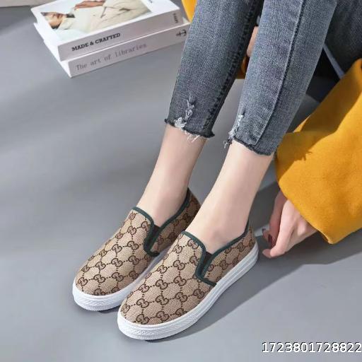 Spring and autumn style half-drag canvas shoes for women, with non-slip and wear-resistant features. Korean version, casual and versatile, slip-on lazy shoes.