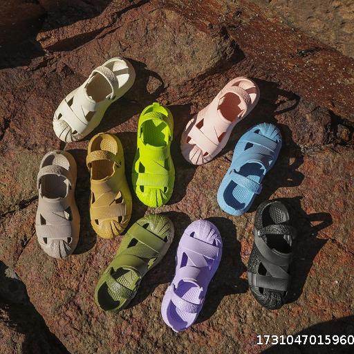 2024 New Summer Outdoor Thick Bottom Stepping on Shit Feel Indoor Anti slip Wear resistant Versatile Sandals