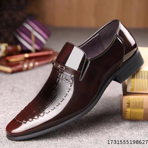 Crocodile patterned men's patent leather business leather shoes with pointed toe and slim fit leather shoes for men