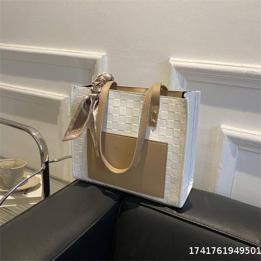 [wholesale] Handheld one shoulder underarm large capacity new trendy student bag, stylish Korean grid style women's bag tote bag