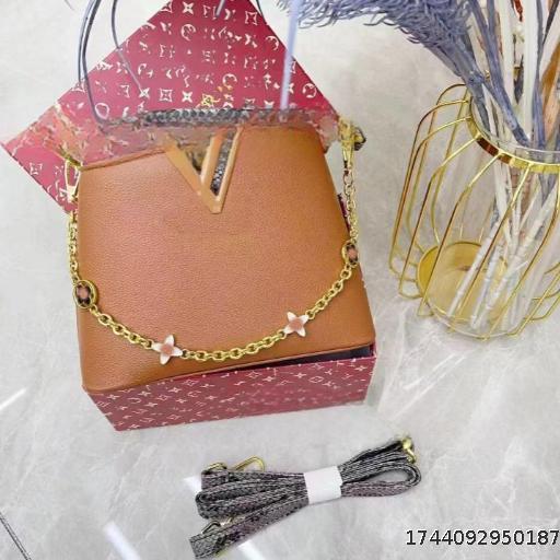 Women's New 2024 Handbag Fashion Versatile Shoulder Bag Cute Pendant Crossbody Bag