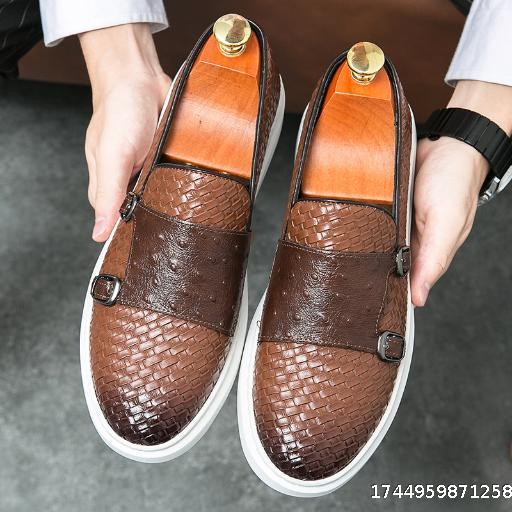 Men's low cut board shoes with leather surface covering, foot pedaling, lazy shoes
