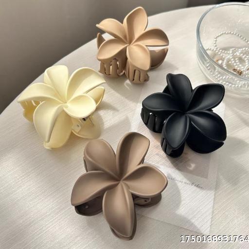 Egg Flower Women's Large Hairpiece 2024 New High end Feeling Shark Catching Back Head Spring/Summer Clip