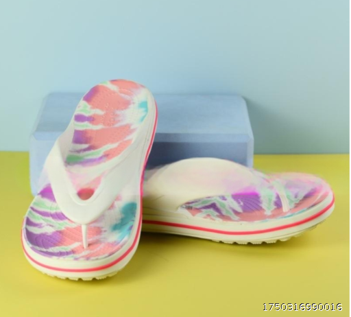 Outdoor casual flip flops with slip resistant and wear-resistant sandals