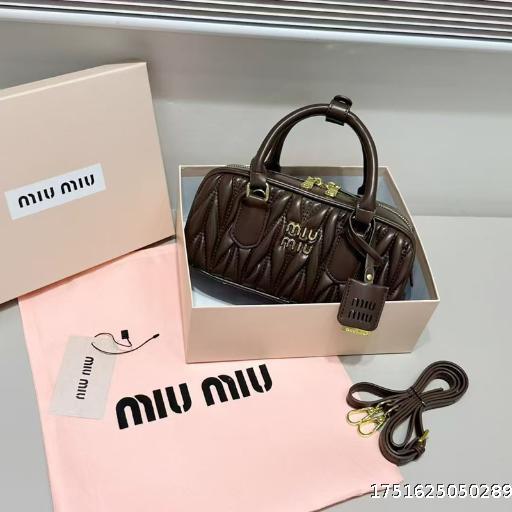 Miu Autumn/Winter Wrinkled Sheepskin Boston Small Bowling Retro Handheld Pillow Bag Single Shoulder Crossover Women's Bag