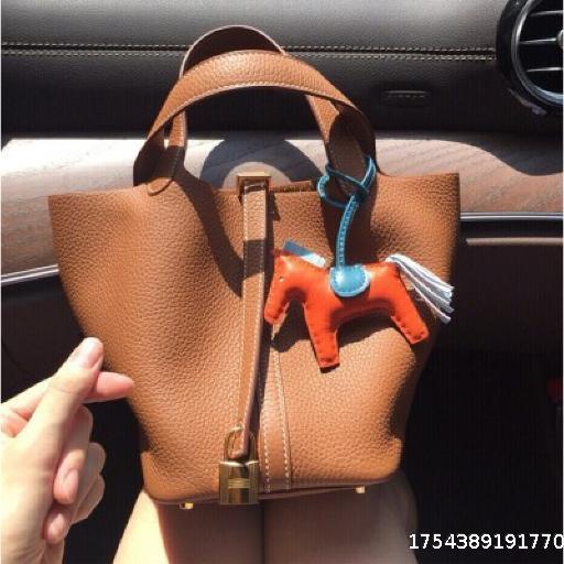 Lychee patterned bucket bag, vegetable basket bag, women's 2025 new fashion trend women's bag, soft PU handle, mother bag