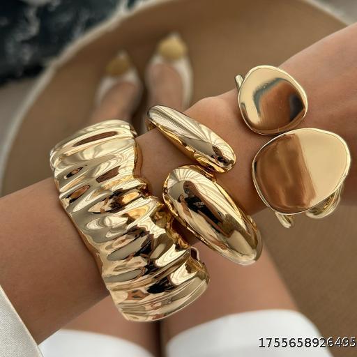 Heavy Industry Sweet Cool Ins Scenery Face Bracelet Female Personality Water Drop Wrinkle Retro Metal Hug Bracelet