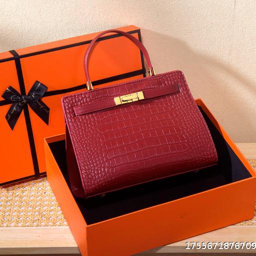 Elegant Light Luxury Handbag for Women 2025 New Mom Bag, Middle aged Bag, Fashionable Large Capacity Crossbody Granny Bag