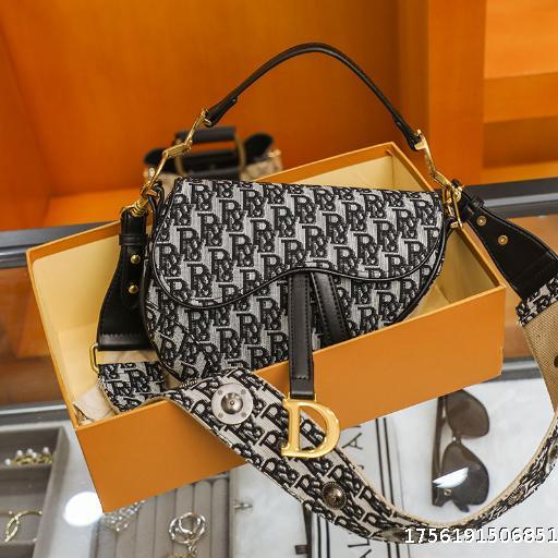  2025 New Underarm Saddle Bag, Female Trendy, High Grade, Embroidered Wide Shoulder Strap, Versatile, Fashionable, Single Shoulder Crossbody Bag