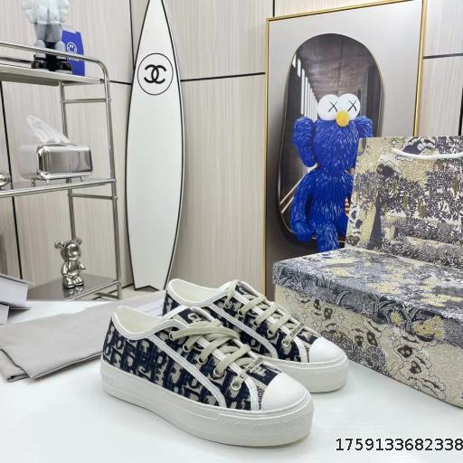  Retro Embroidered Letter Canvas Shoes for Women 2024 Spring and Autumn, Flat Bottom, Versatile, Inner Height Boosting, Lace up, Breathable Casual Shoes