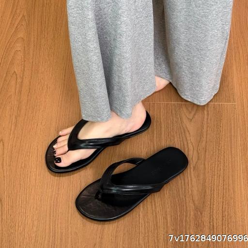  Fashionable Ins flat silver flip flops for women in summer, leopard print sandals for outdoor wear, beach clip on women's shoes