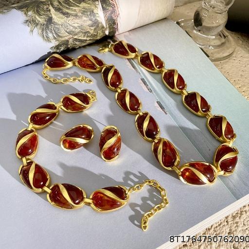 Brown glazed bean collarbone chain