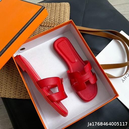  Flat Flat Slippers for Women's Outdoor Wear 2025 New Spring/Summer Casual Cool Slippers, Beach Slippers, Women's Versatile Sandals, One Line Drag