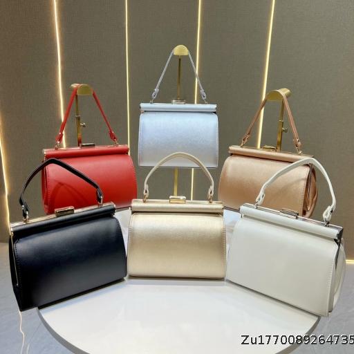 Minimally designed dinner bag, European and American women's handbag, crossbody bag, high-end handbag, commuting women's bag