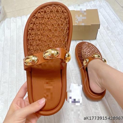  Za's niche thick soled toe metal buckle slippers for women wearing hollow fishing nets, breathable perforated shoes, women's new style