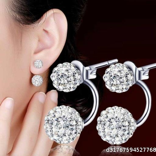 Two Small and Stylish Diamond Earrings with Small and Stylish Earrings Set with Diamond Earrings, Versatile in Style