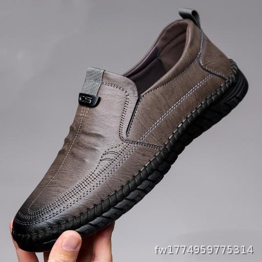 Men's Leather Shoes New Round Head Soft Bottom Casual Bean Shoes Trendy One Step Stepping Driving Shoes Cover Middle aged Men's Leather Shoes