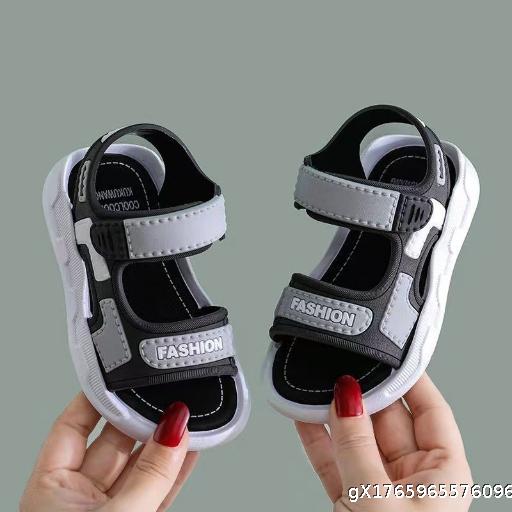 Children's and Girls' Sandals 2023 New Korean Version Soft Bottom Non slip Middle and Large sized Student Boy Baby Beach Sandals