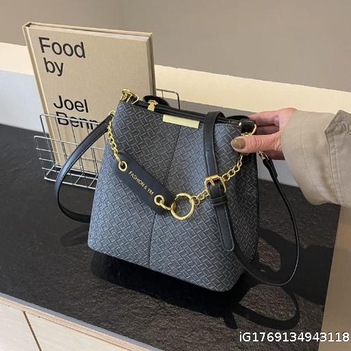  Minimalist Women's New Fashionable Bucket with a Western Style This Year