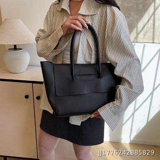 Wholesale of 3 fashionable and popular large capacity bags