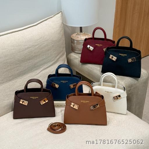 Large capacity women's bag 2026 new atmospheric niche handbag women's versatile fashionable commuting women's bag bags