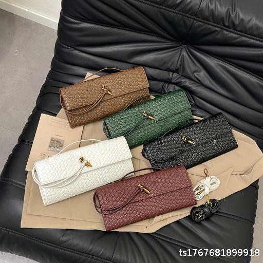 2025 Woven Banquet Bag, French Stick Bag, Organ Bag, Horizontal Handheld Single Shoulder Crossbody Bag