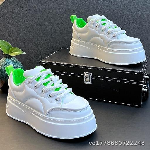  Thick soled height increasing white shoes, trendy men's lightweight bread shoes, designed for casual board shoes