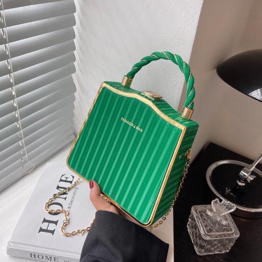 2023 New Fashion Summer Versatile Popular Crossbody Bag Chain Small Square Bag